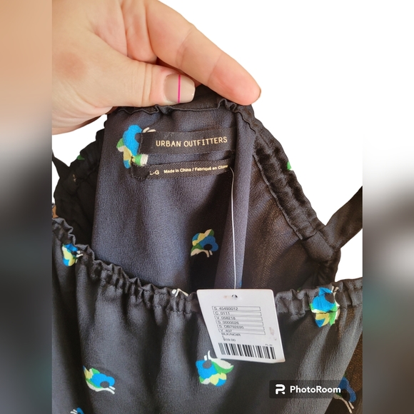 🌟3 For $15 SALE🌟 NWT Urban Outfitters Valley Cold-Shoulder Ruffle Top - Picture 8 of 8